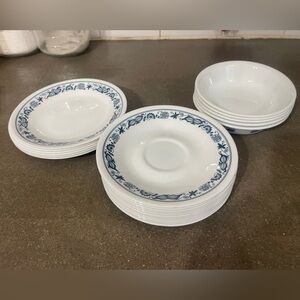Corelle Old Town Blue – 22-Piece Set | 11 Saucers, 6 Salad Plates, 5 Bowls